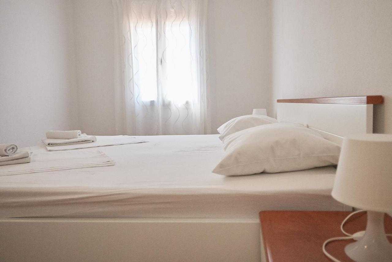 Guest House Marija Bol Bagian luar foto
