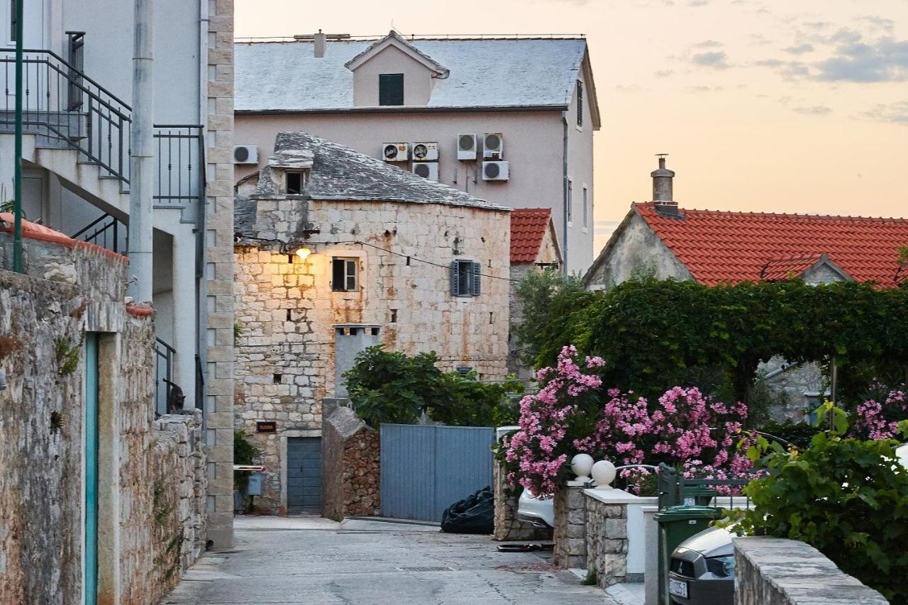 Guest House Marija Bol Bagian luar foto