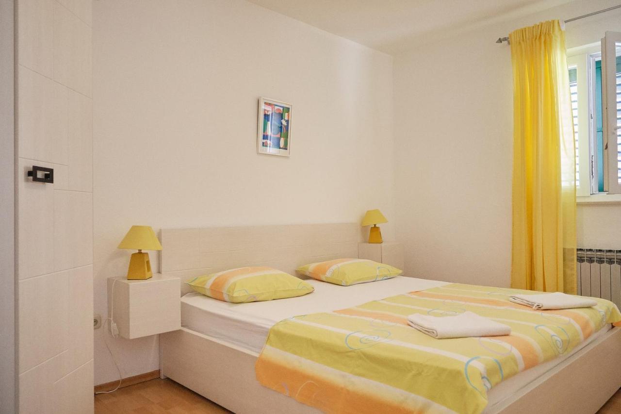 Guest House Marija Bol Bagian luar foto