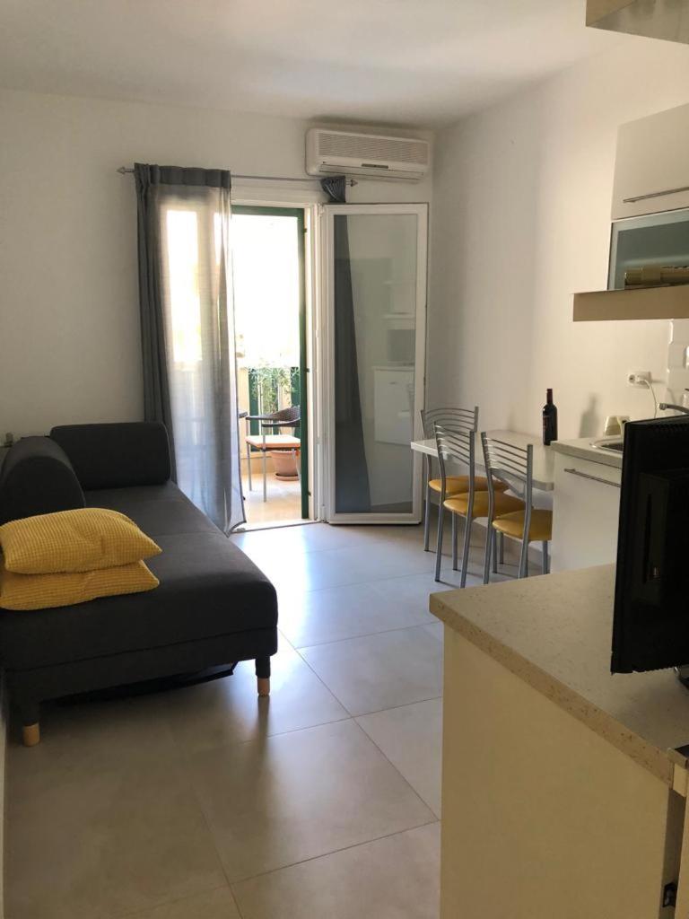 Guest House Marija Bol Bagian luar foto