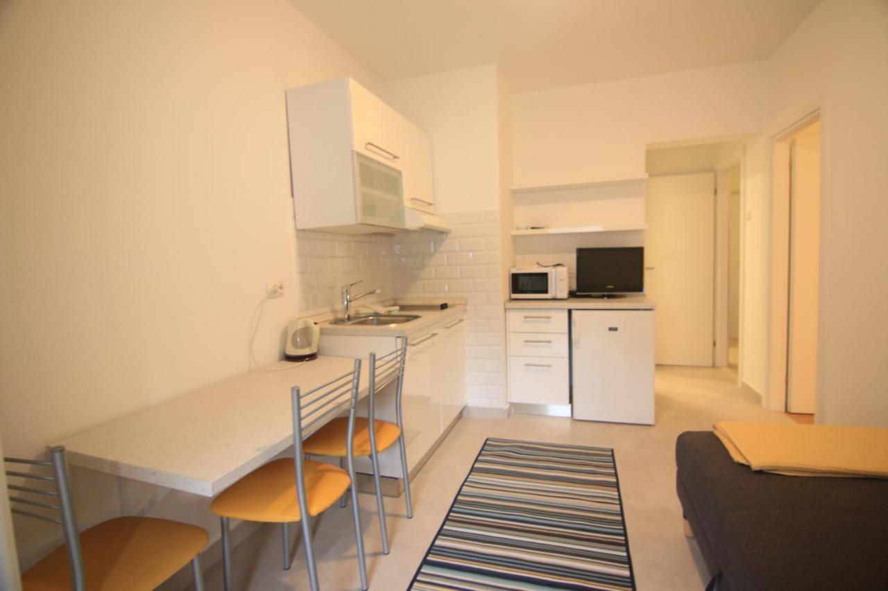 Guest House Marija Bol Bagian luar foto