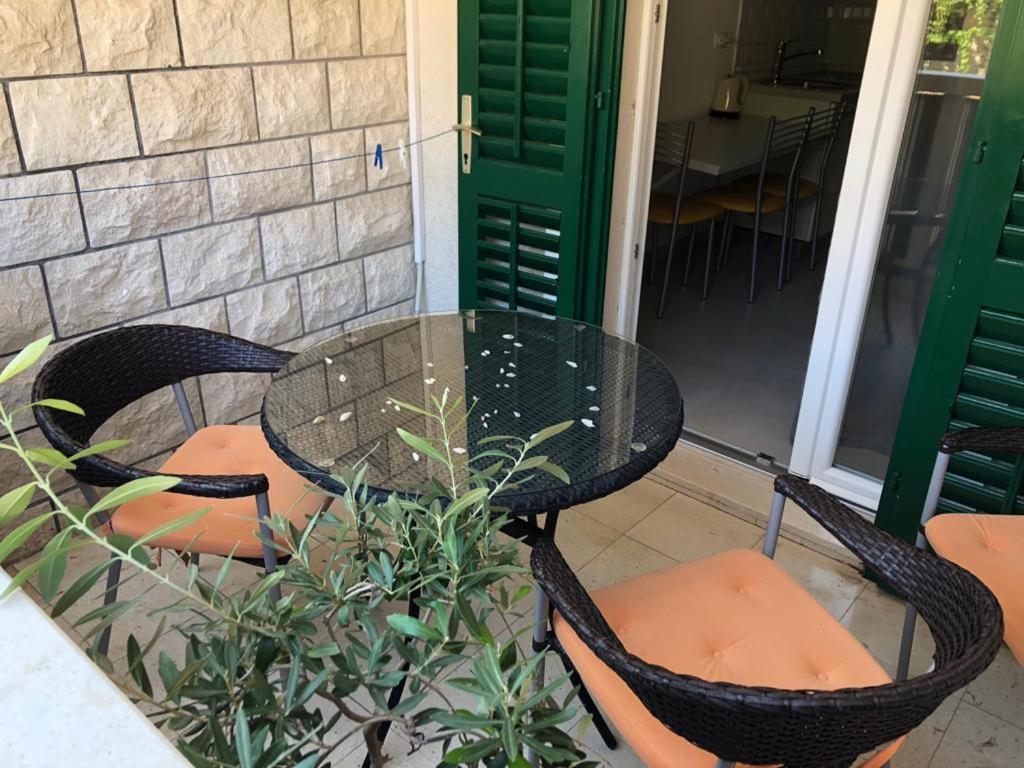 Guest House Marija Bol Bagian luar foto